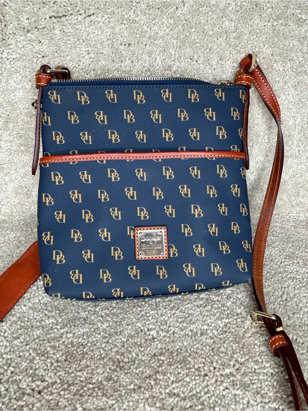 Dooney & Bourke compact dooney